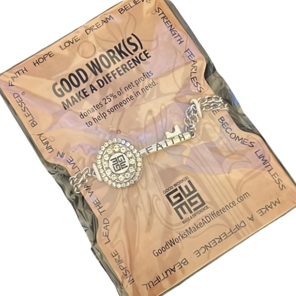 NWT Goodworks Silver Plate Crystal Faith Key Toggle Bracelet - Picture 1 of 5